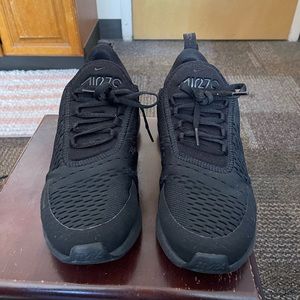 All black Nike Airmax 270s